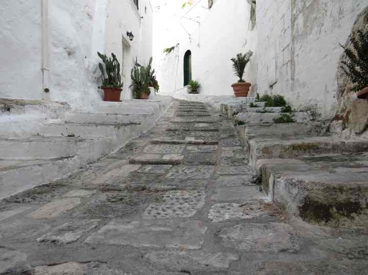 150928_Ostuni_Gasse_1_k