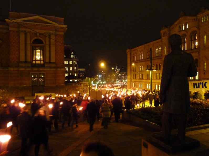 091210_Oslo_Fackelzug_k