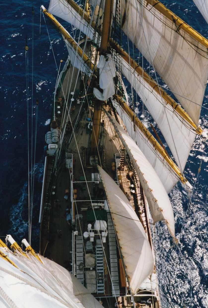 GF_von_oben_mit_Segeln_k