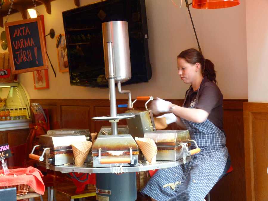 100520_stockholm_waffel_frau_k
